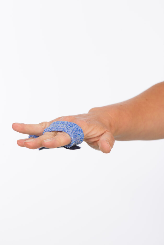 3. Active flexion 
With your wrist back, 
gently make a fist.