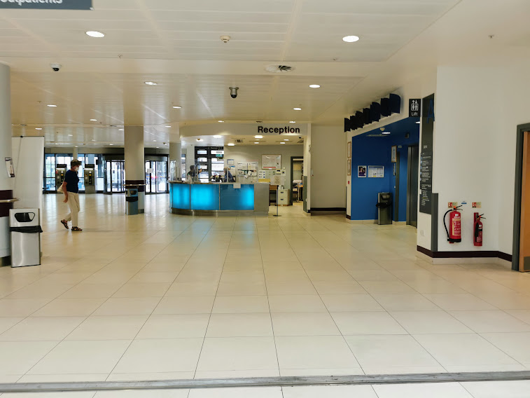 Gledhow Gauntlet outside From J82  - To return to the ward, walk past reception to the blue lifts. (it is important you use the blue lift, not a different one, in order to follow the remaining directions).