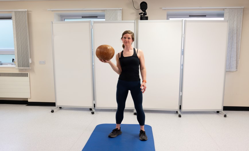 Stand holding a 3kg medicine ball.&nbsp;