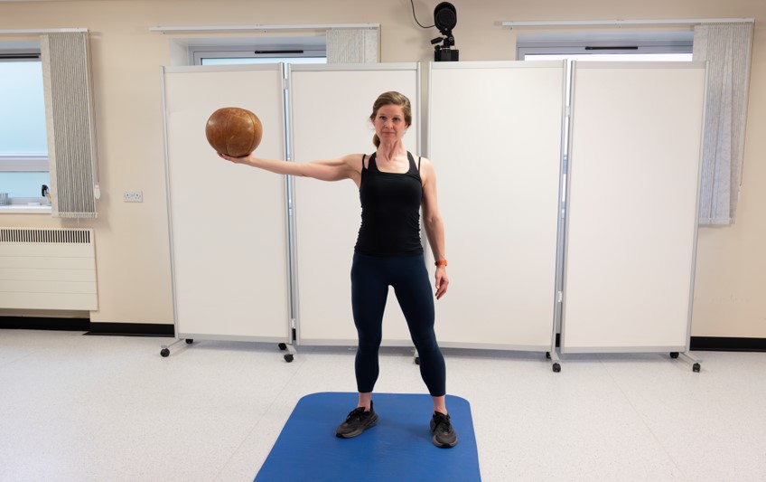 Extend your&nbsp;elbow at 90&nbsp;abduction&nbsp;until full extension&nbsp;is achieved&nbsp;at the elbow.&nbsp;