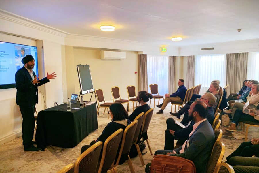 An image of Dil Rathore presenting to a room of delegates at SurgTech.